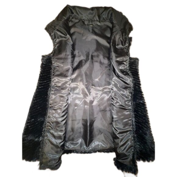White House Black Market Chevron Textured Faux Fur Vest SZ M - Picture 4 of 4